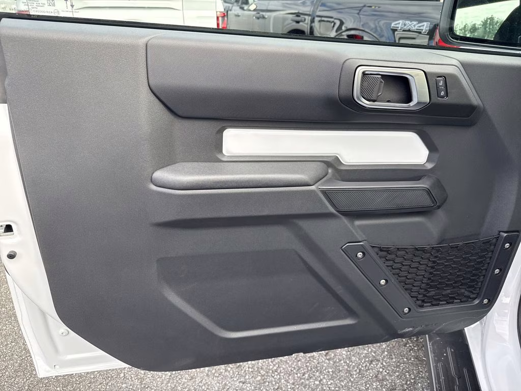 2025 Oxford White Ford Bronco Base 4X4 SUV