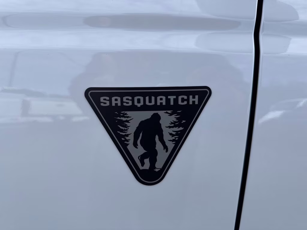 2025 Oxford White Ford Bronco Base 4X4 SUV