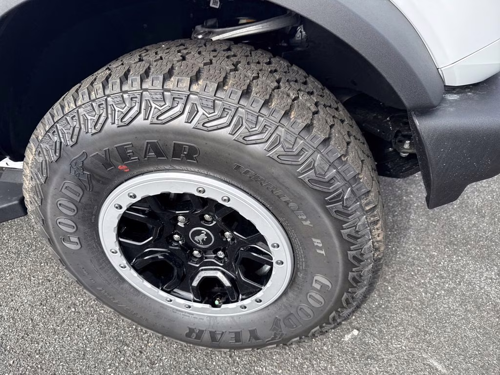 2025 Oxford White Ford Bronco Base 4X4 SUV