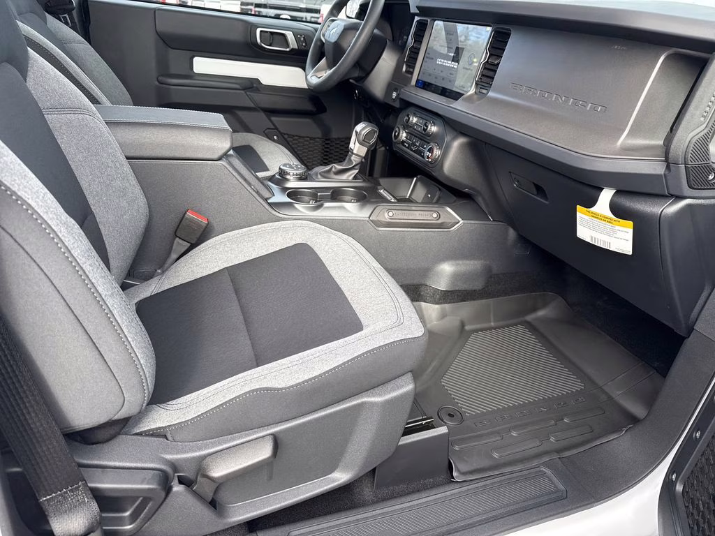 2025 Oxford White Ford Bronco Base 4X4 SUV