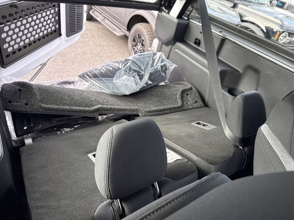 2025 Oxford White Ford Bronco Base 4X4 SUV