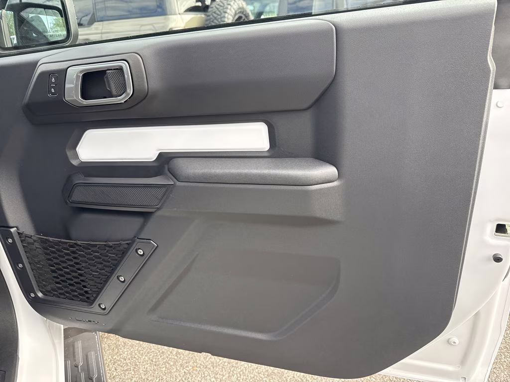 2025 Oxford White Ford Bronco Base 4X4 SUV