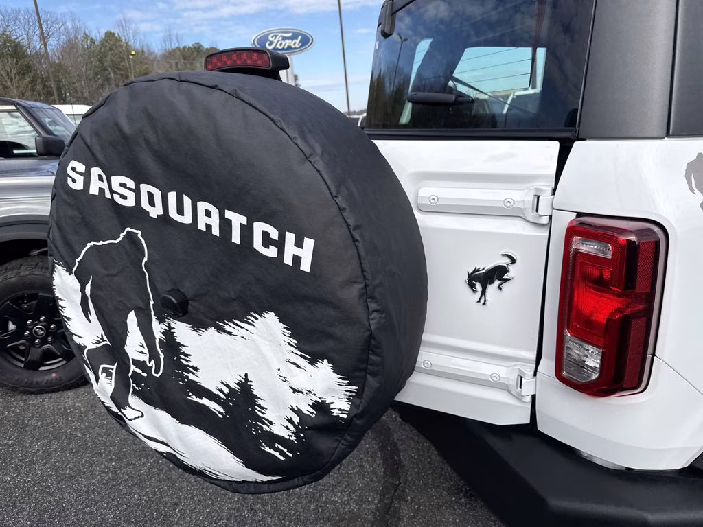 2025 Oxford White Ford Bronco Base 4X4 SUV