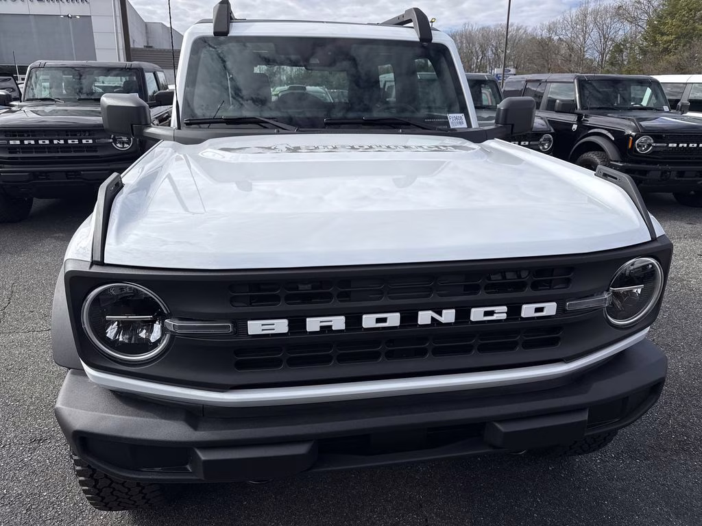 2025 Oxford White Ford Bronco Base 4X4 SUV