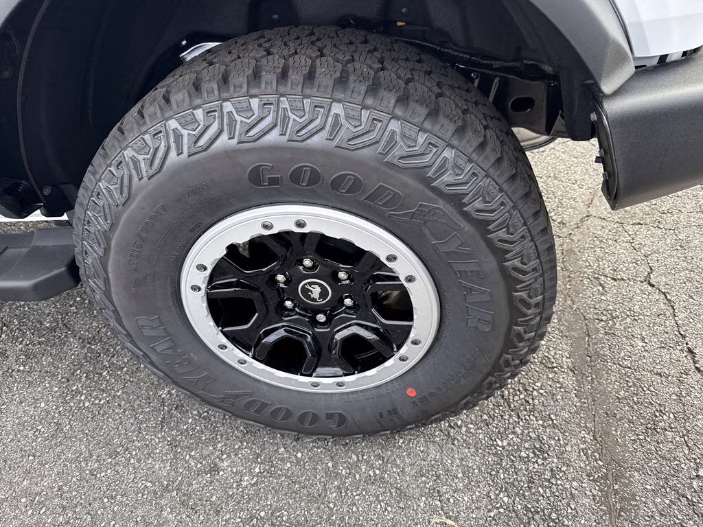 2025 Oxford White Ford Bronco Base 4X4 SUV