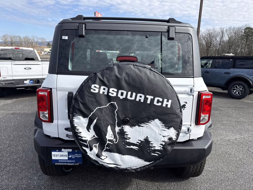 2025 Oxford White Ford Bronco Base 4X4 SUV