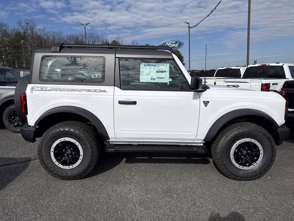 2025 Oxford White Ford Bronco Base 4X4 SUV