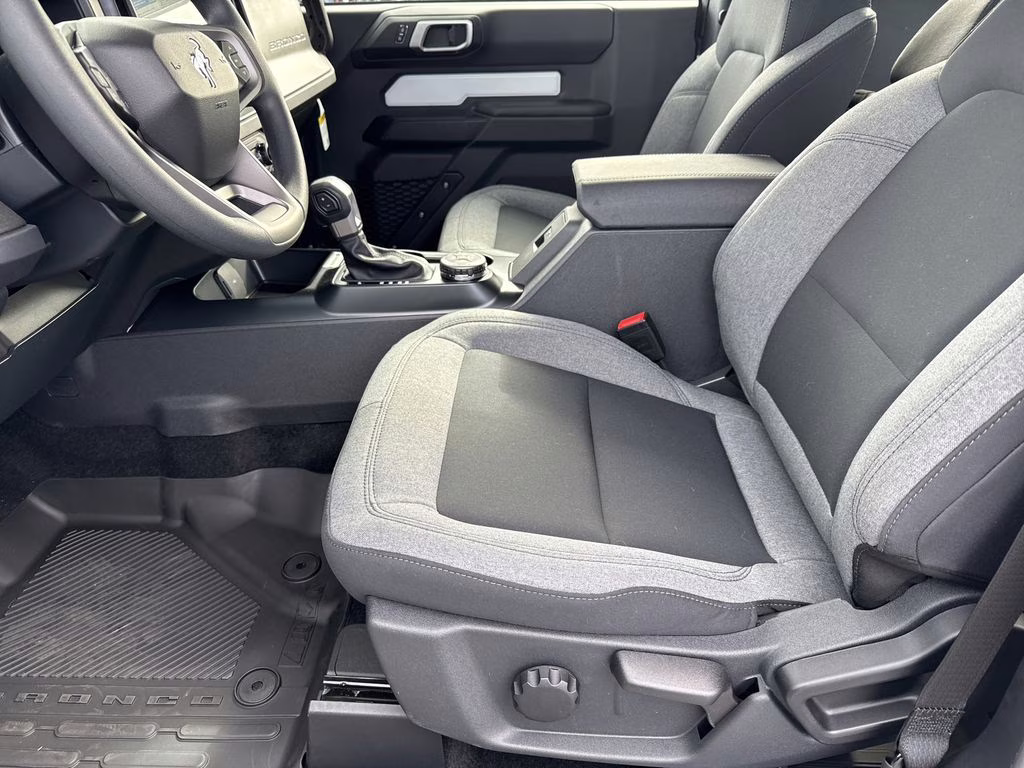 2025 Oxford White Ford Bronco Base 4X4 SUV