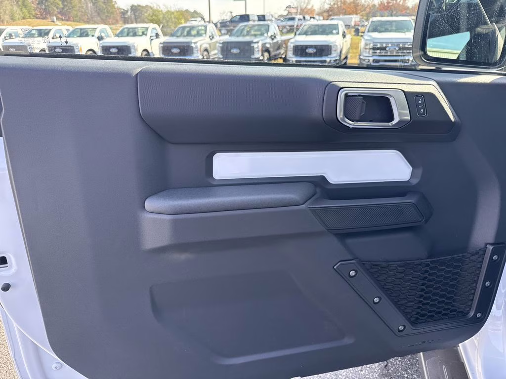 2025 Oxford White Ford Bronco Base 4X4 SUV