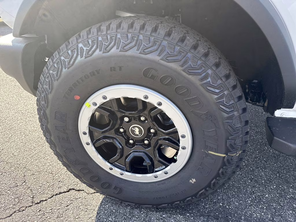 2025 Oxford White Ford Bronco Base 4X4 SUV