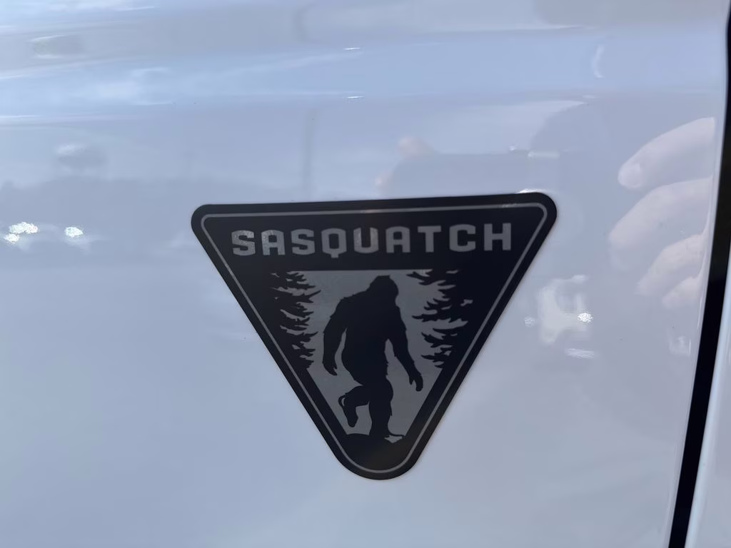 2025 Oxford White Ford Bronco Base 4X4 SUV