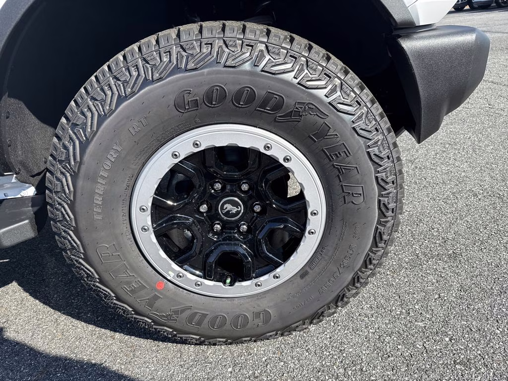 2025 Oxford White Ford Bronco Base 4X4 SUV