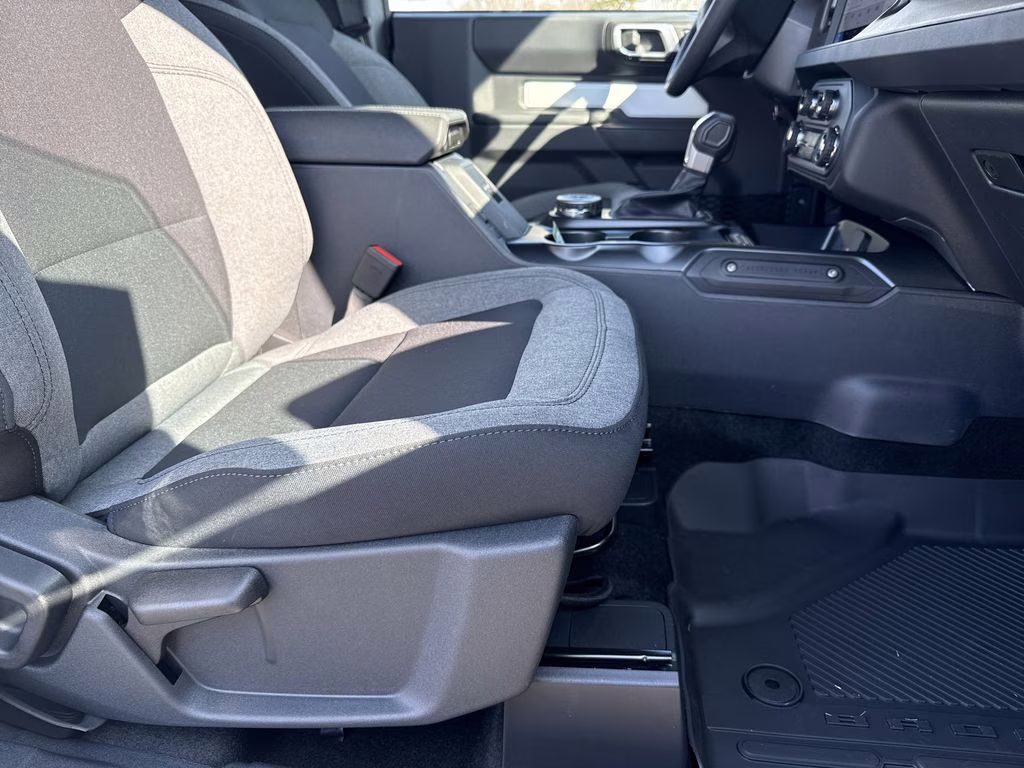 2025 Oxford White Ford Bronco Base 4X4 SUV