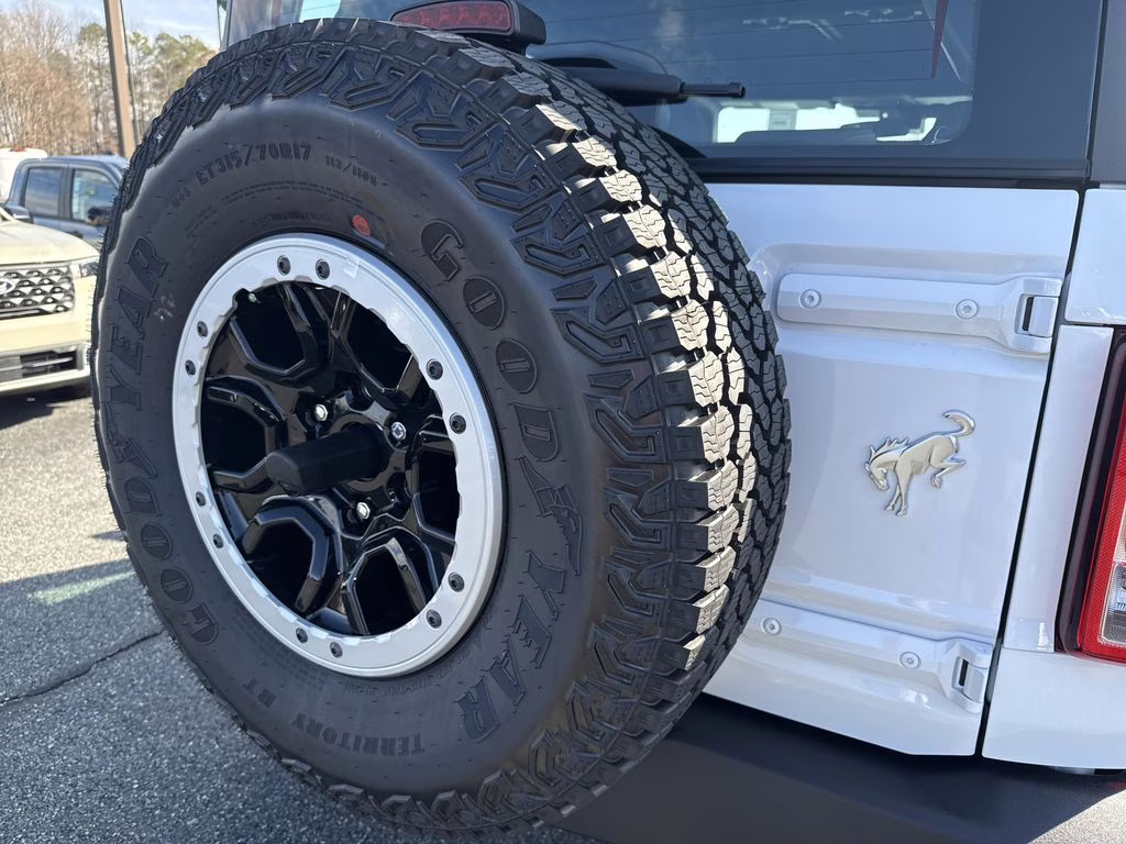 2025 Oxford White Ford Bronco Base 4X4 SUV