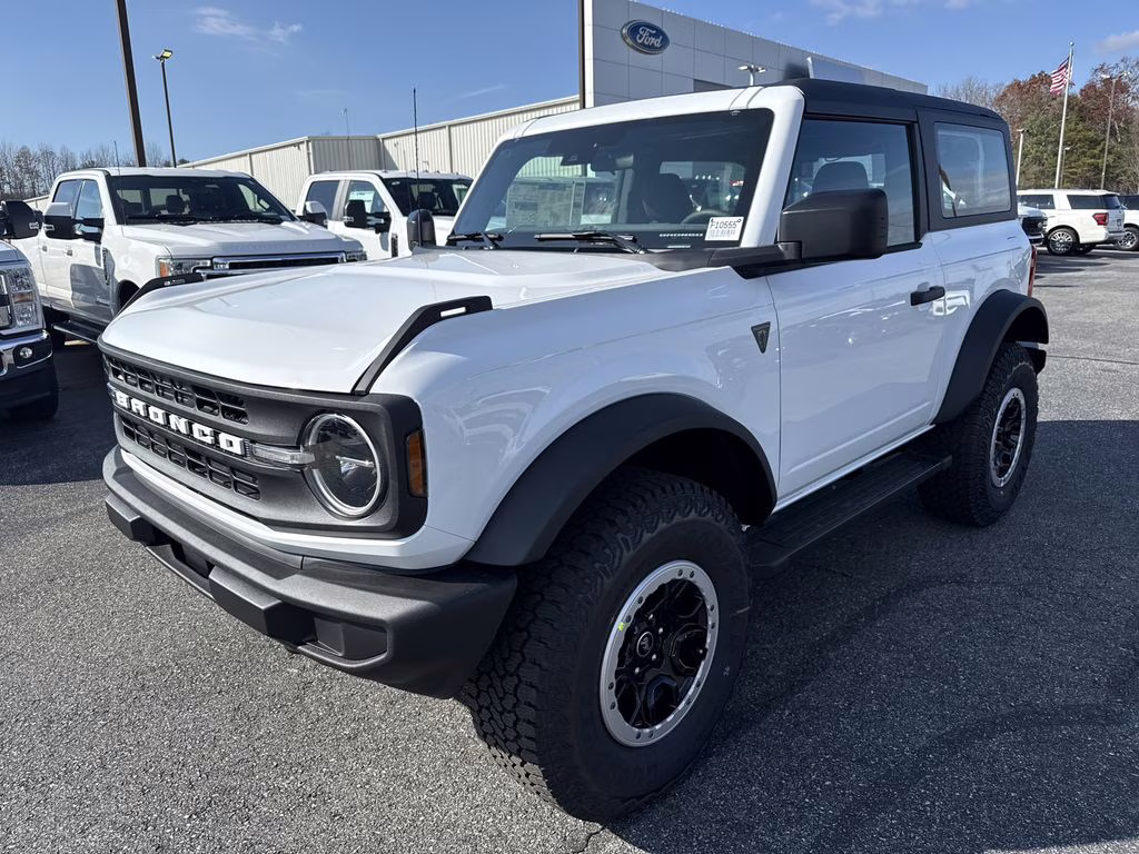 2025 Oxford White Ford Bronco Base 4X4 SUV