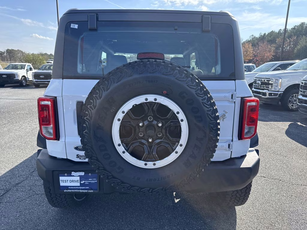 2025 Oxford White Ford Bronco Base 4X4 SUV