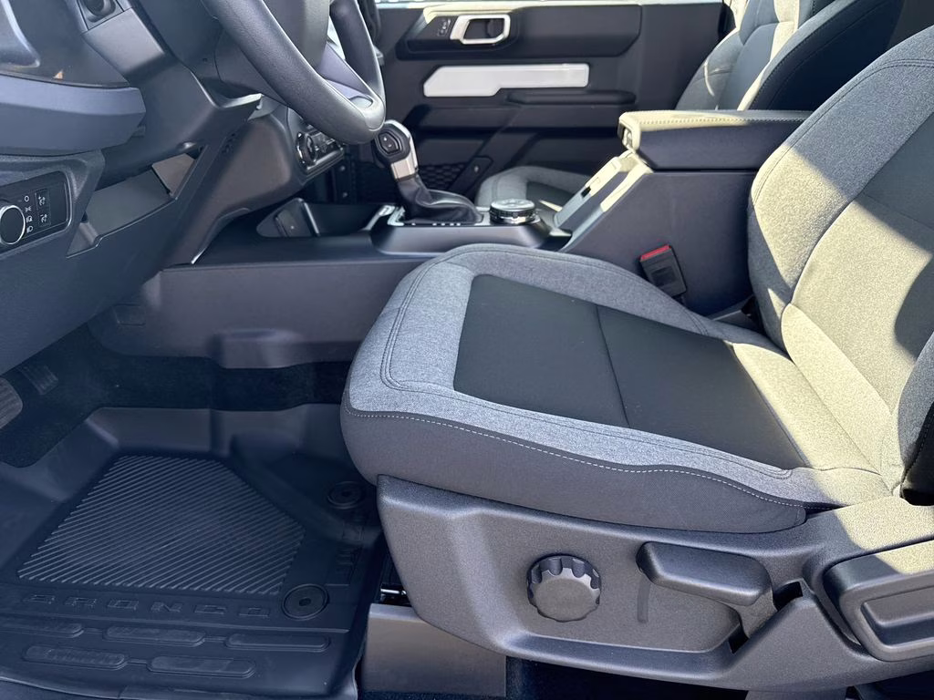 2025 Oxford White Ford Bronco Base 4X4 SUV