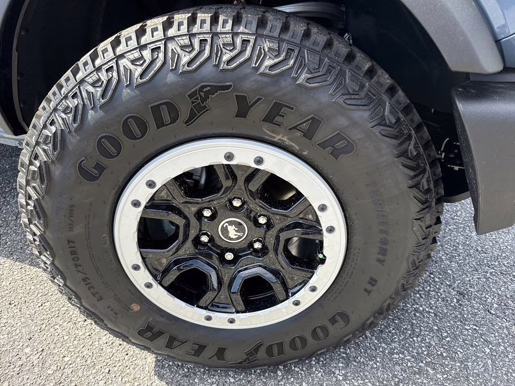 2025 Azure Gray Metallic Tri-Coat Ford Bronco Base 4X4 SUV