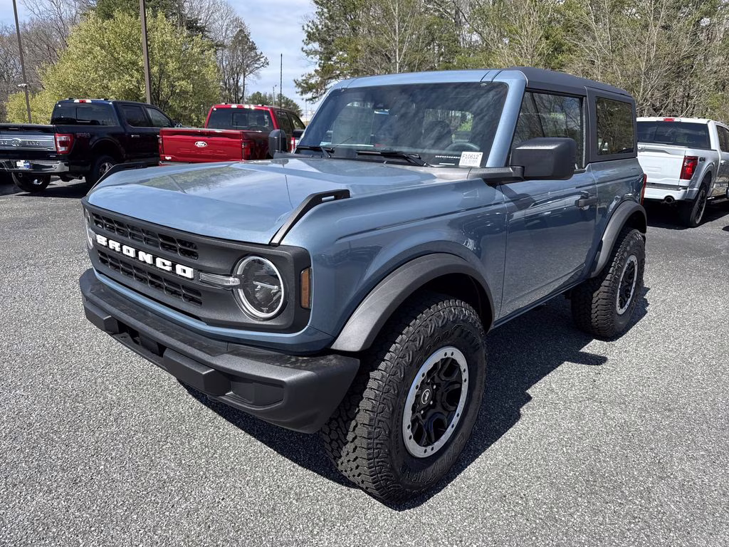 2025 Azure Gray Metallic Tri-Coat Ford Bronco Base 4X4 SUV