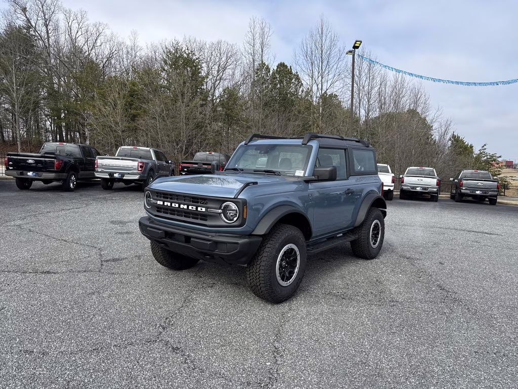 2025 Azure Gray Metallic Tri-Coat Ford Bronco Base 4X4 SUV