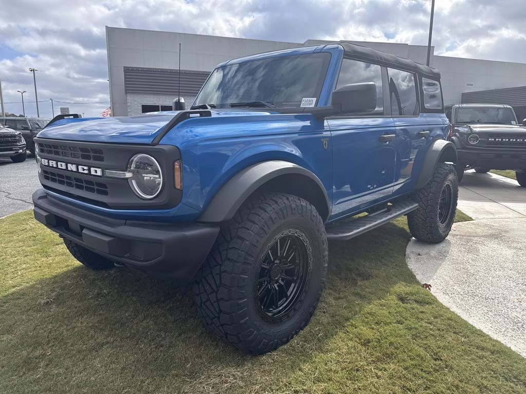 2025 Velocity Blue Metallic Ford Bronco Base 4X4 SUV