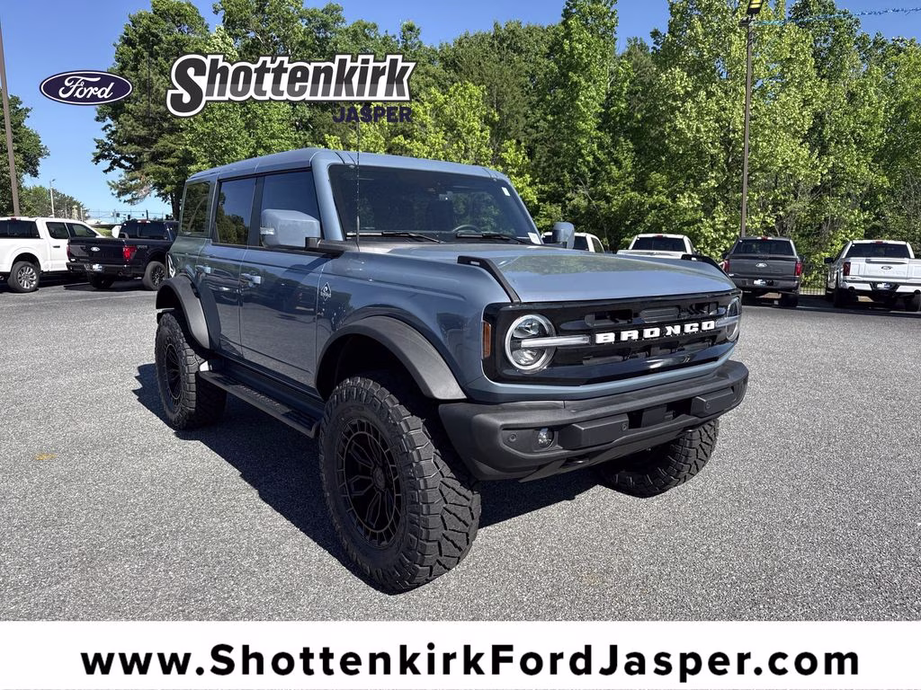 2025 Azure Gray Metallic Tri-Coat Ford Bronco Outer Banks 4X4 SUV