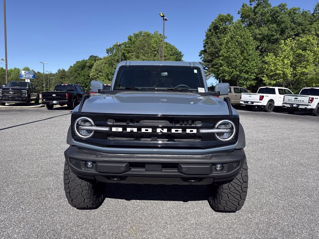2025 Azure Gray Metallic Tri-Coat Ford Bronco Outer Banks 4X4 SUV