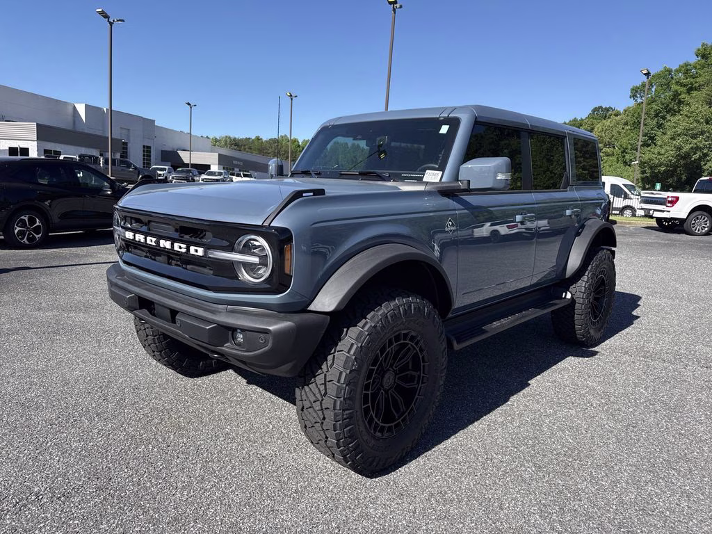 2025 Azure Gray Metallic Tri-Coat Ford Bronco Outer Banks 4X4 SUV
