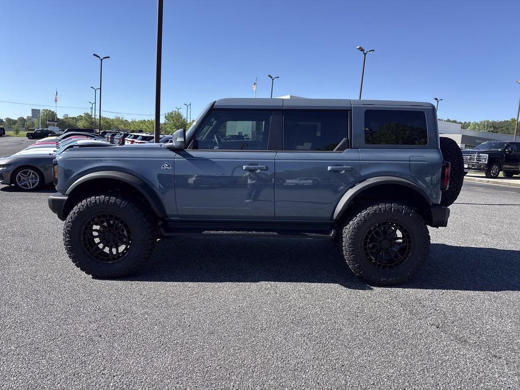 2025 Azure Gray Metallic Tri-Coat Ford Bronco Outer Banks 4X4 SUV