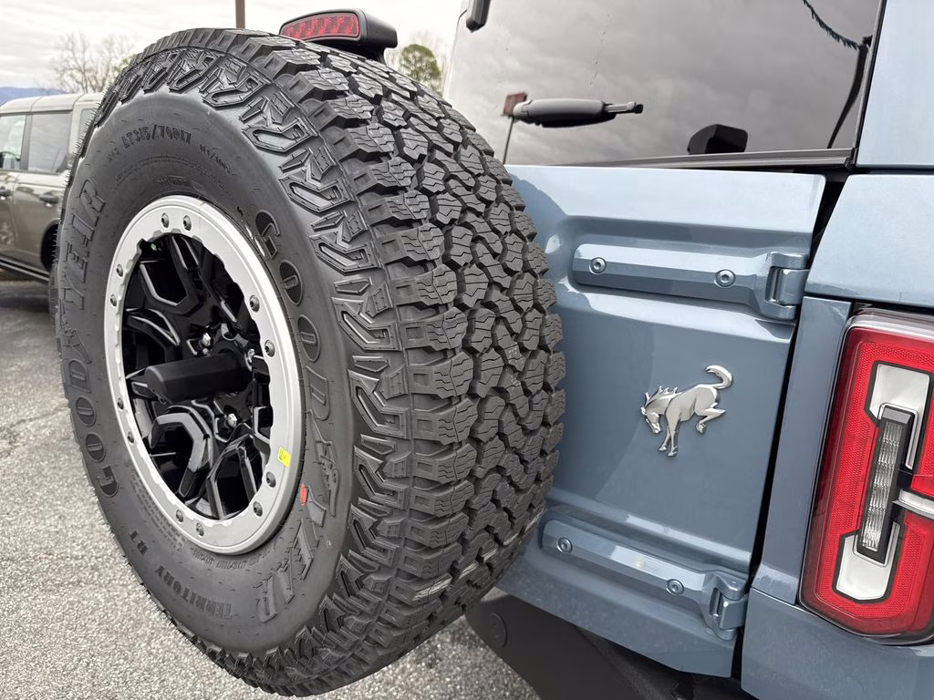 2025 Azure Gray Metallic Tri-Coat Ford Bronco Outer Banks 4X4 SUV