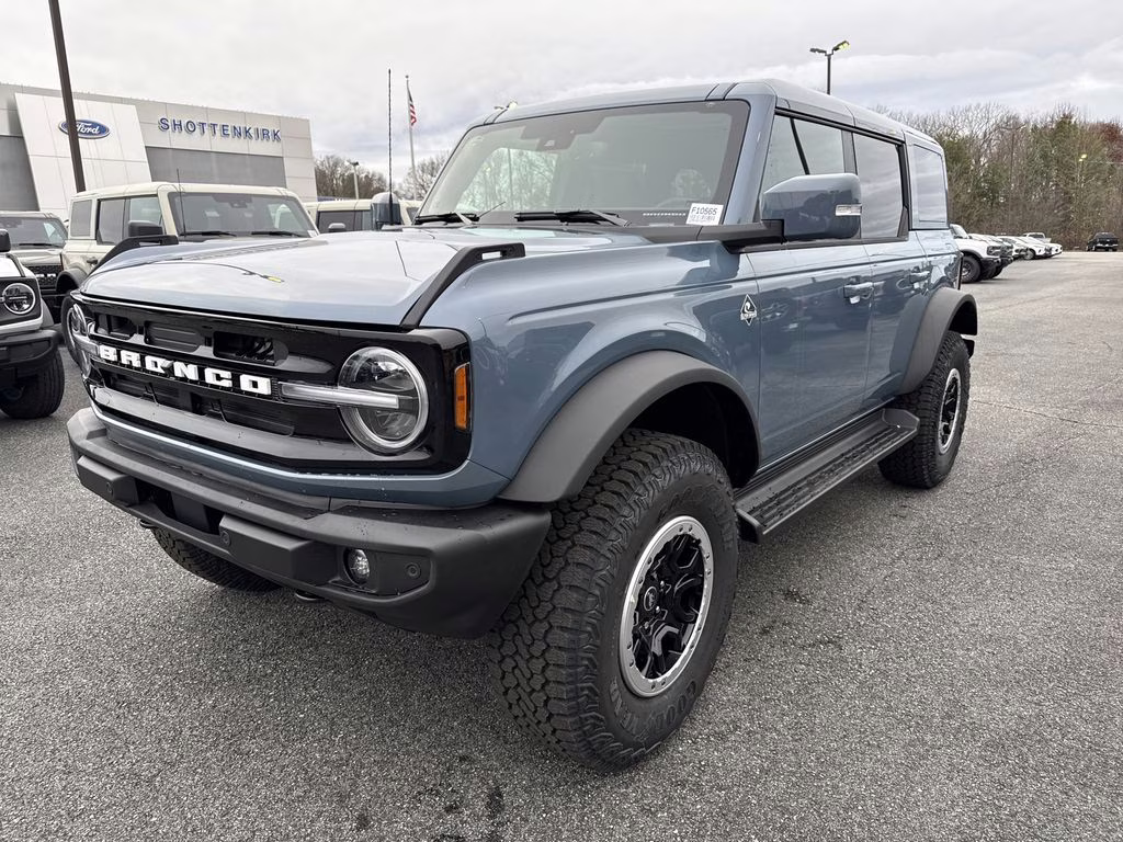 2025 Azure Gray Metallic Tri-Coat Ford Bronco Outer Banks 4X4 SUV
