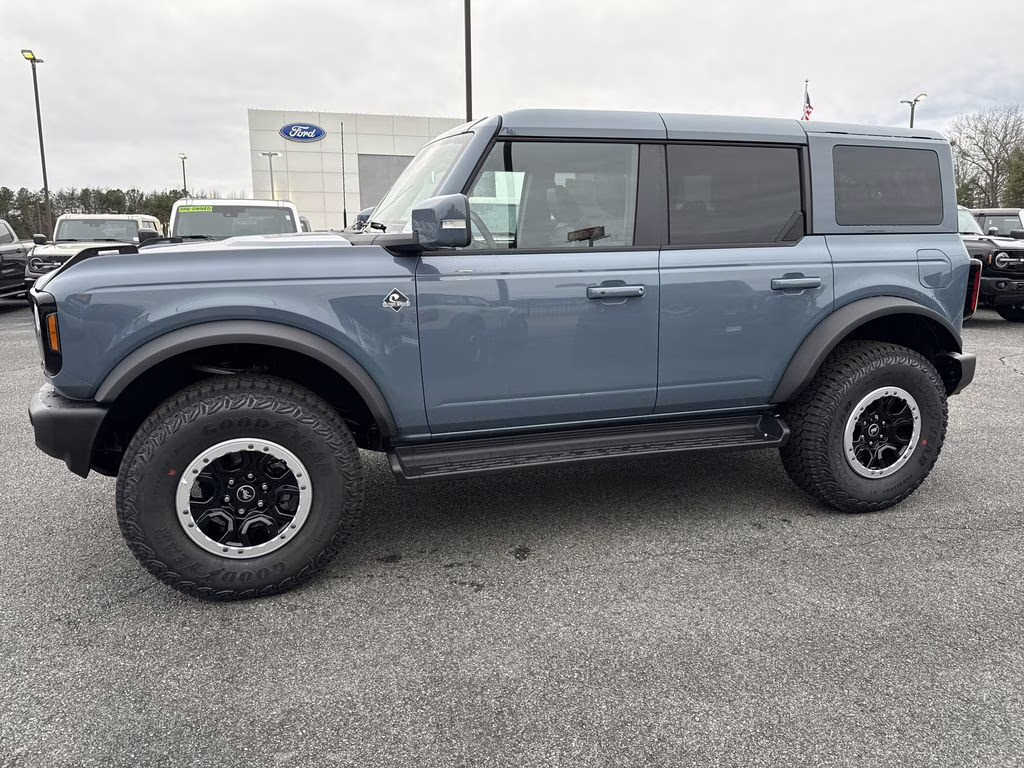 2025 Azure Gray Metallic Tri-Coat Ford Bronco Outer Banks 4X4 SUV