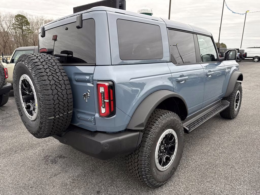 2025 Azure Gray Metallic Tri-Coat Ford Bronco Outer Banks 4X4 SUV