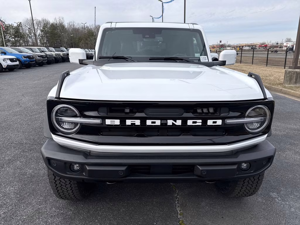 2025 Oxford White Ford Bronco Outer Banks 4X4 SUV