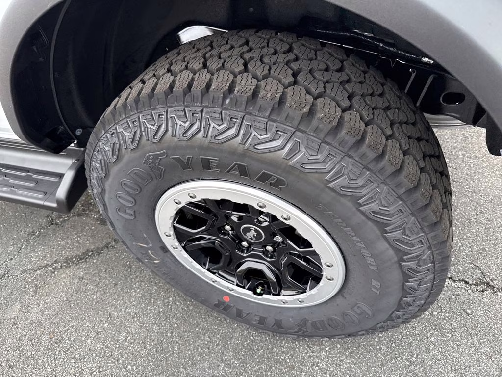 2025 Oxford White Ford Bronco Outer Banks 4X4 SUV