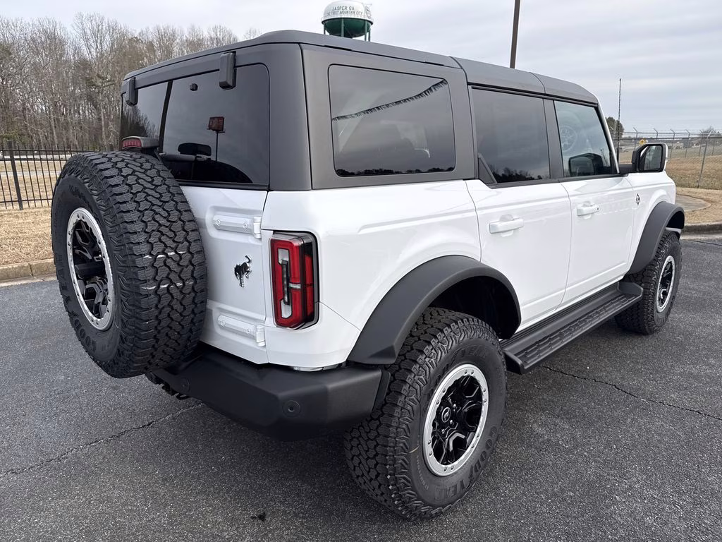 2025 Oxford White Ford Bronco Outer Banks 4X4 SUV