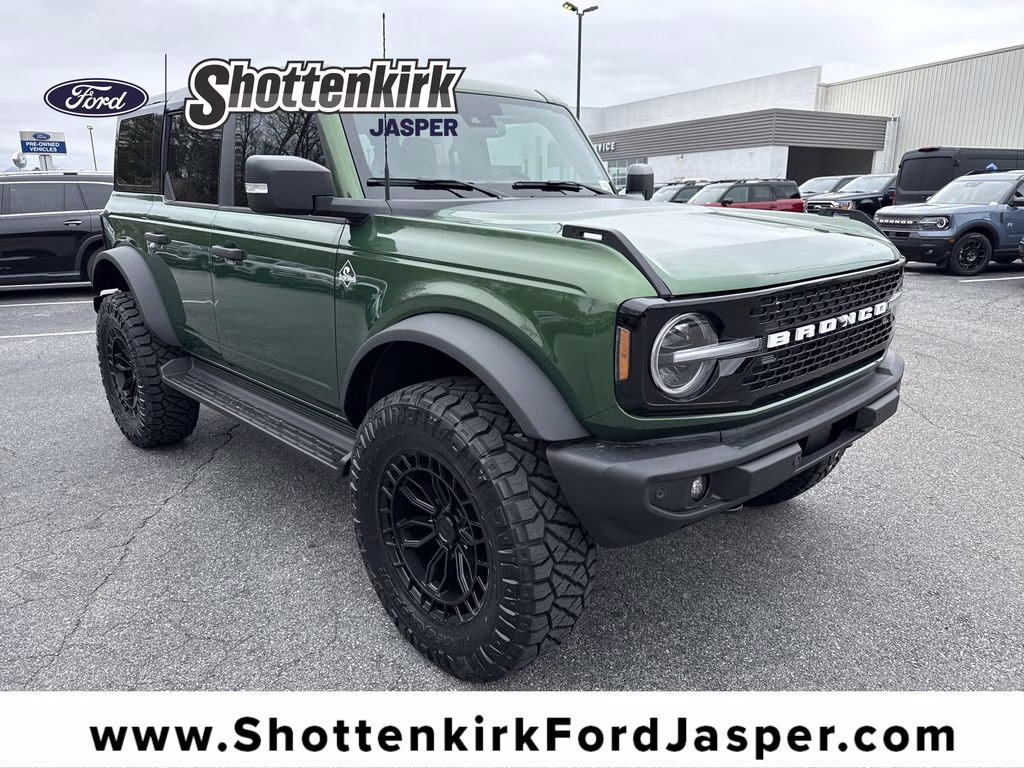 2025 Eruption Green Metallic Ford Bronco Outer Banks 4X4 SUV