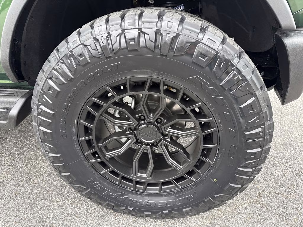 2025 Eruption Green Metallic Ford Bronco Outer Banks 4X4 SUV