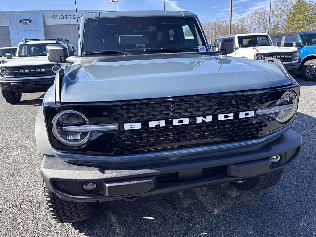 2025 Azure Gray Metallic Tri-Coat Ford Bronco Outer Banks 4X4 SUV