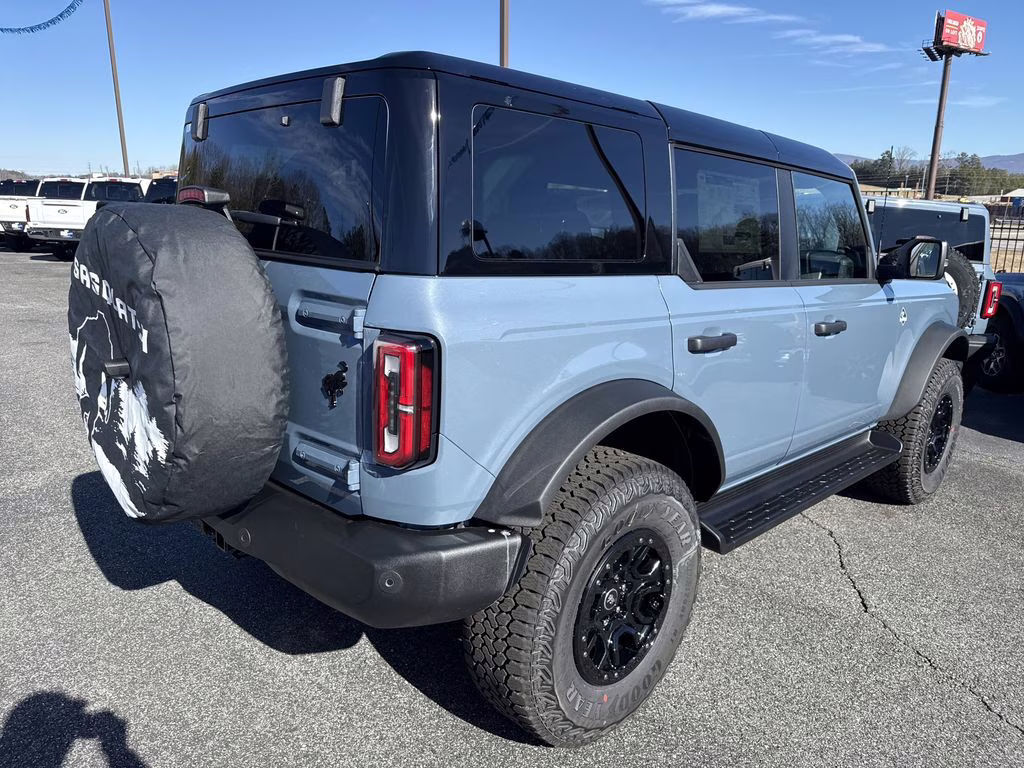 2025 Azure Gray Metallic Tri-Coat Ford Bronco Outer Banks 4X4 SUV