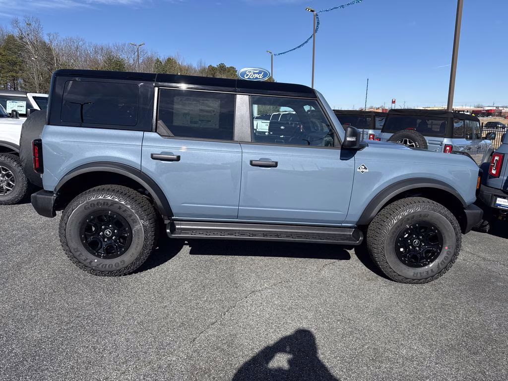 2025 Azure Gray Metallic Tri-Coat Ford Bronco Outer Banks 4X4 SUV