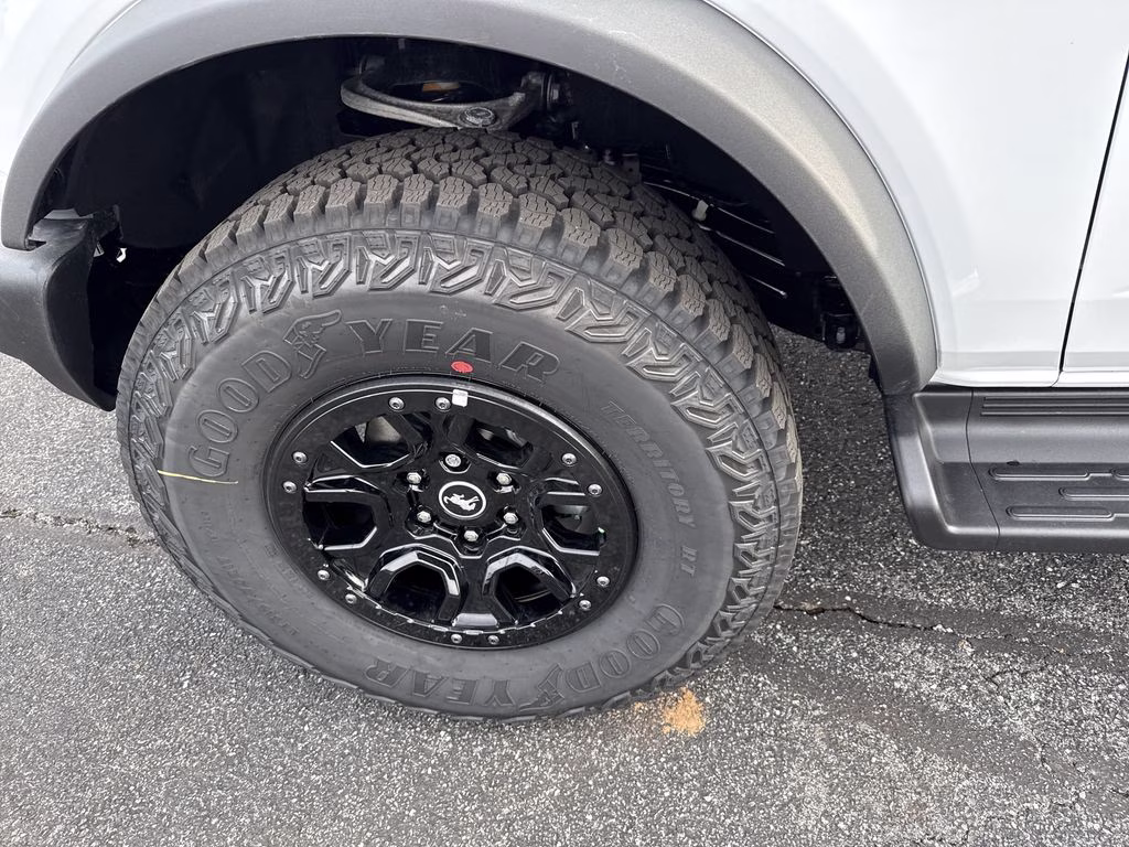 2025 Oxford White Ford Bronco Outer Banks 4X4 SUV