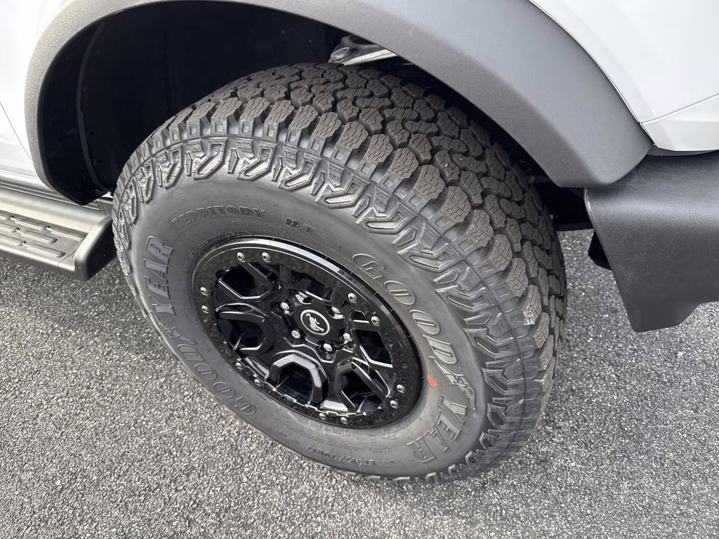 2025 Oxford White Ford Bronco Outer Banks 4X4 SUV