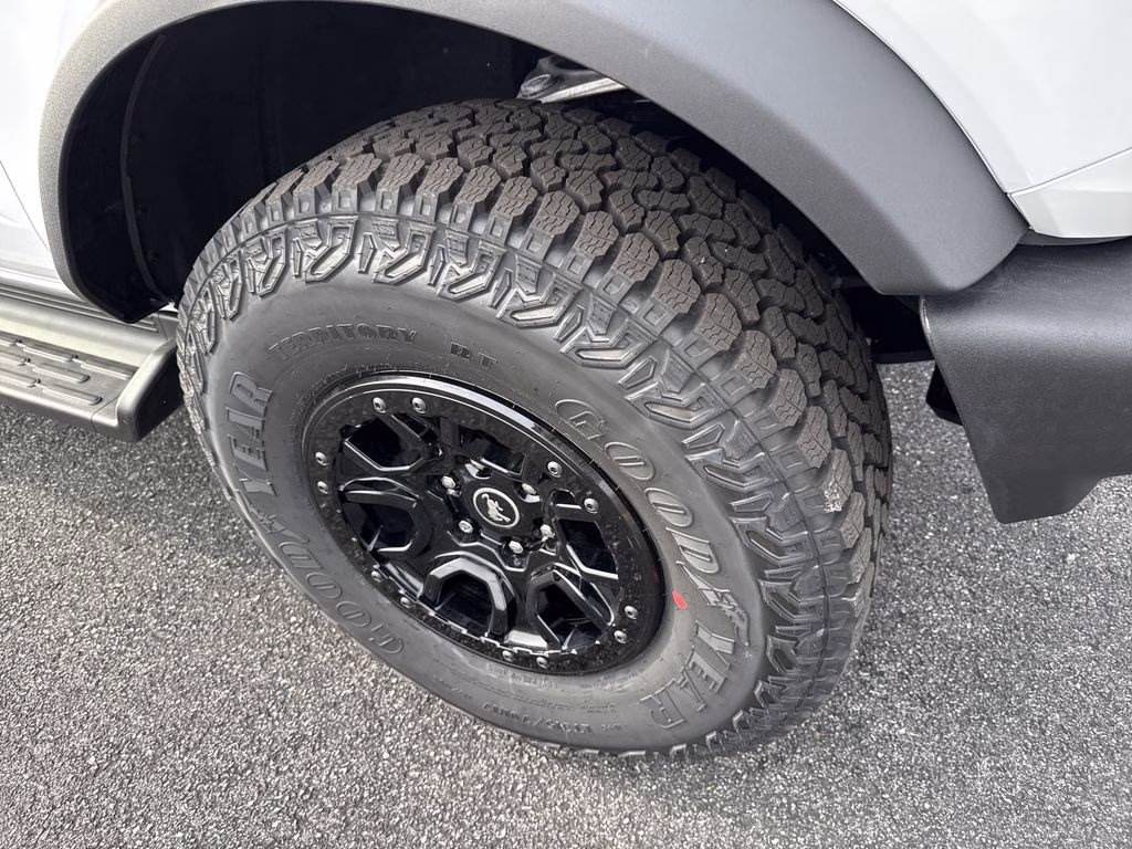 2025 Oxford White Ford Bronco Outer Banks 4X4 SUV