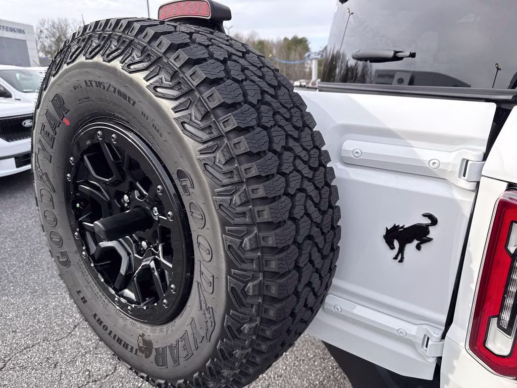 2025 Oxford White Ford Bronco Outer Banks 4X4 SUV