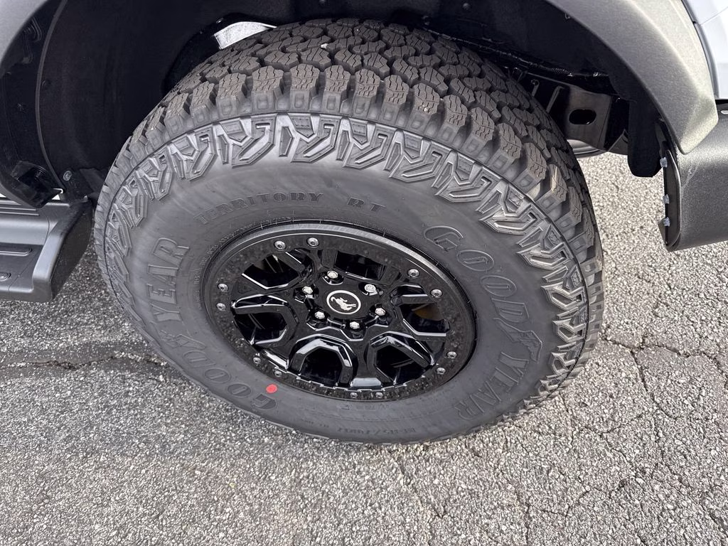 2025 Oxford White Ford Bronco Outer Banks 4X4 SUV