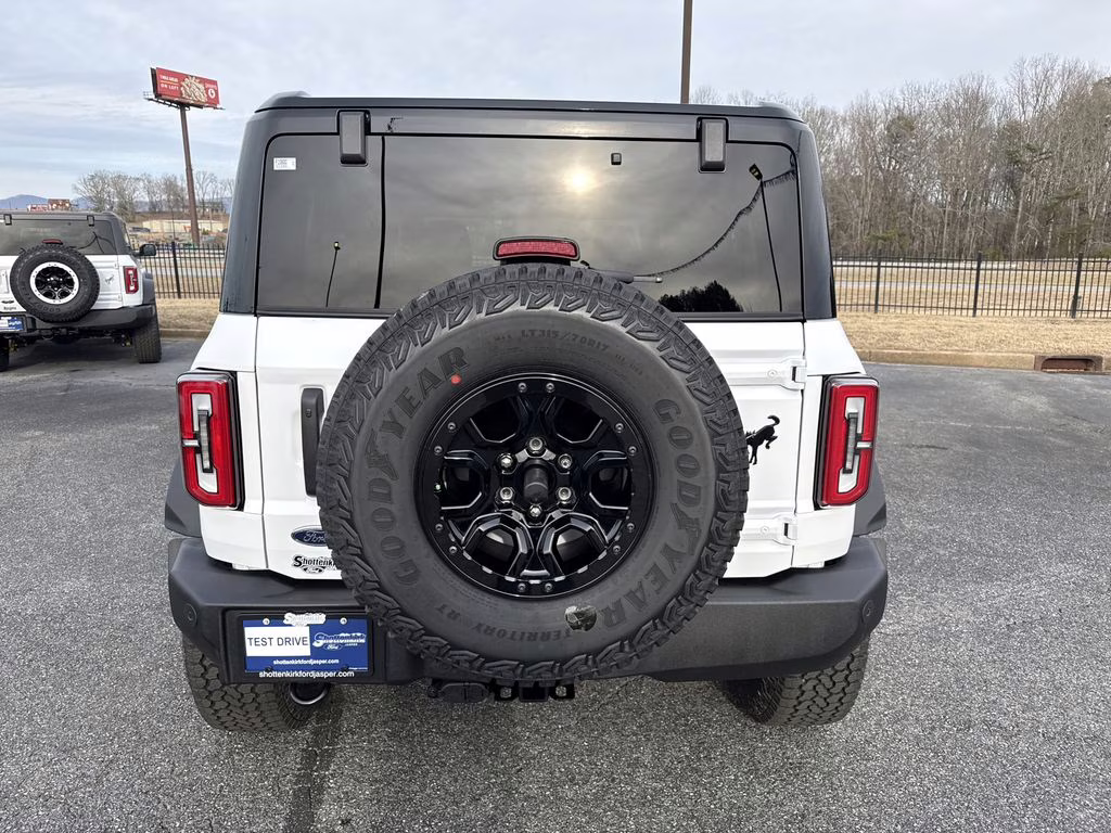 2025 Oxford White Ford Bronco Outer Banks 4X4 SUV