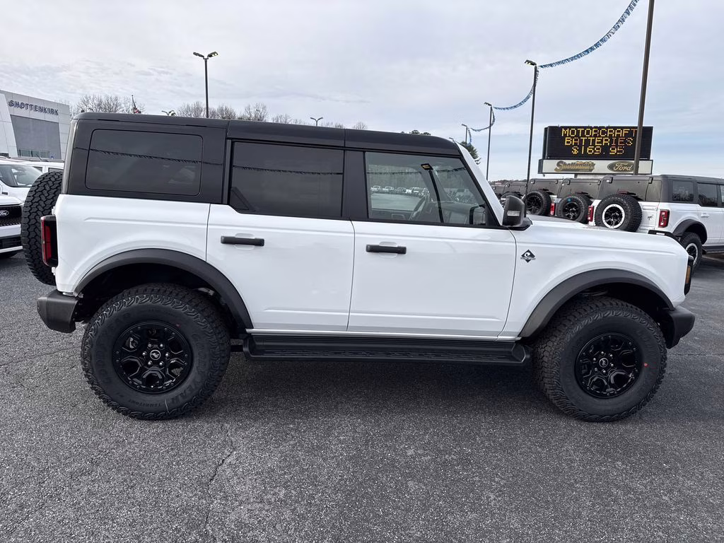 2025 Oxford White Ford Bronco Outer Banks 4X4 SUV