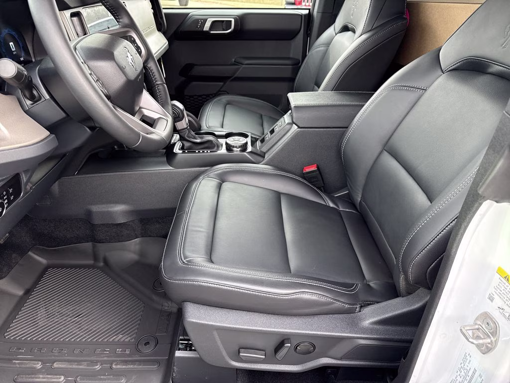 2025 Oxford White Ford Bronco Outer Banks 4X4 SUV