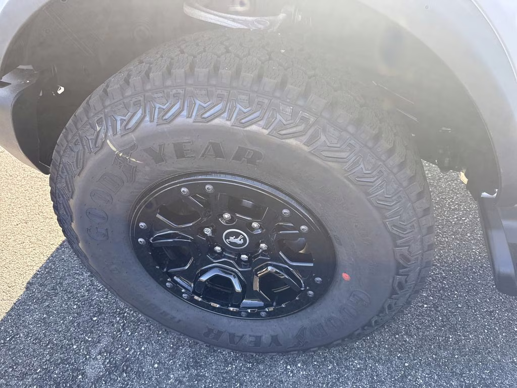 2025 Oxford White Ford Bronco Outer Banks 4X4 SUV